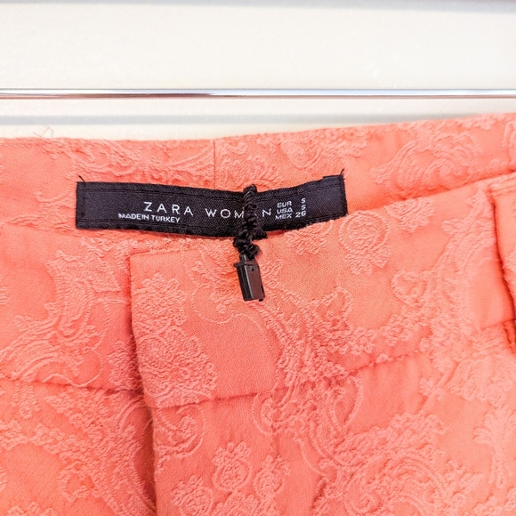 Zara Peach Paisley Capris NWOT - Picture 3 of 4